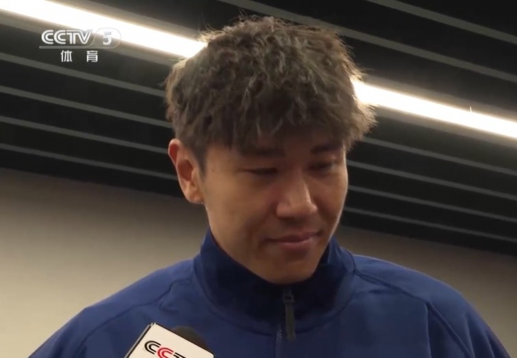 鐵漢柔情！三鎮(zhèn)球員劉奕鳴探望患病小球迷時(shí)哽咽