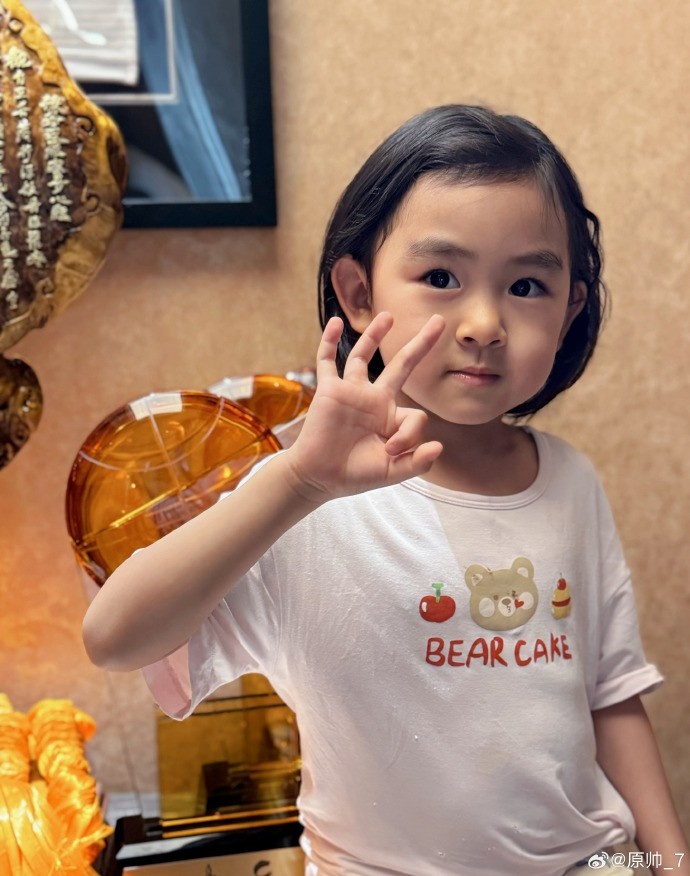 三分大賽三冠王！原帥曬三冠獎(jiǎng)杯：完成了女兒給安排的任務(wù)！