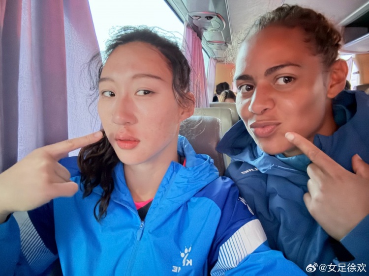 神勇！女足國(guó)門徐歡曬照，比賽中被球砸臉仍力保球門不失