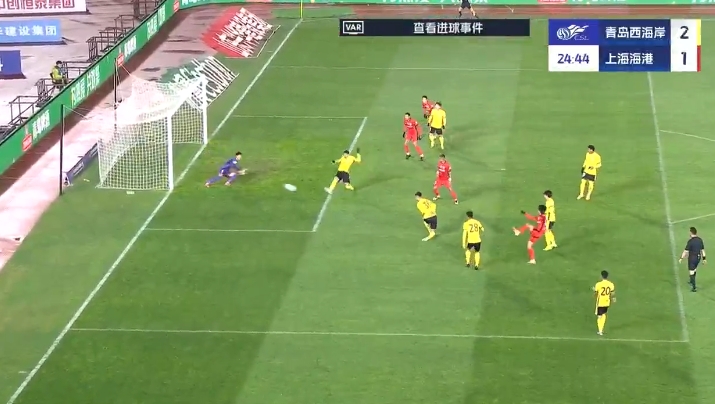 這球漂亮！19歲李新翔晃過(guò)張呈棟單挑防線破門(mén)，海港生涯處子球！