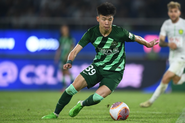打幾分？浙江小將王鈺棟半場數(shù)據(jù)：觸球19次，2次射門0射正