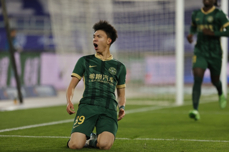 津媒：王鈺棟等多名小將嶄露頭角，必然能推動更多年輕球員登場